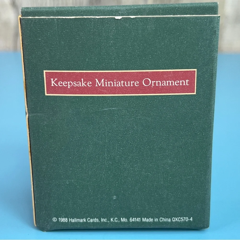 Hallmark #10605 ozs